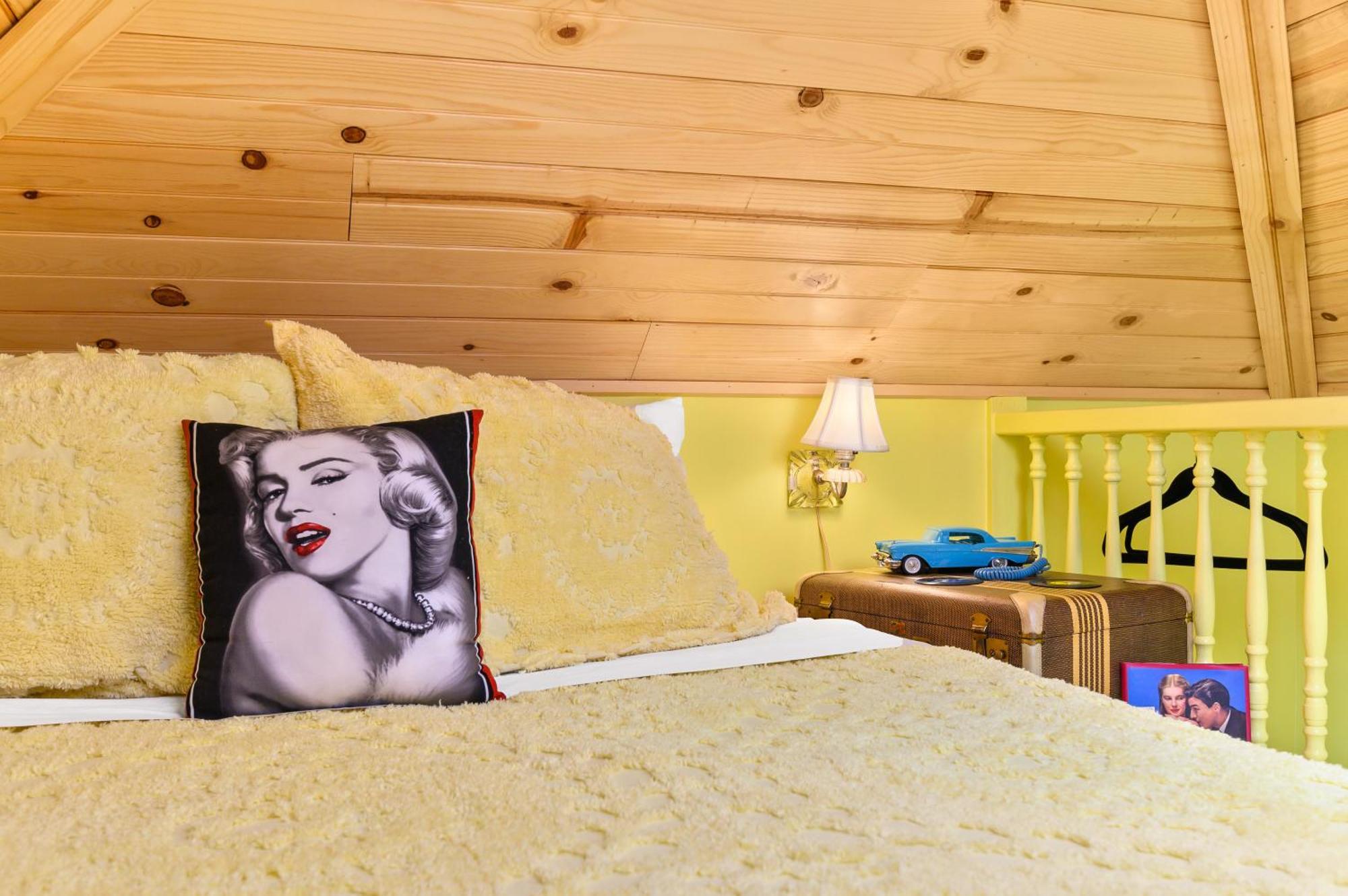 Tiny Digs - Hotel Of Tiny Houses Портленд Номер фото